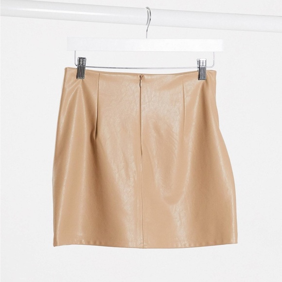Stradivarius faux leather skirt in beige
COLOR: Beige
SIZE: EU 38 - Picture 4 of 5